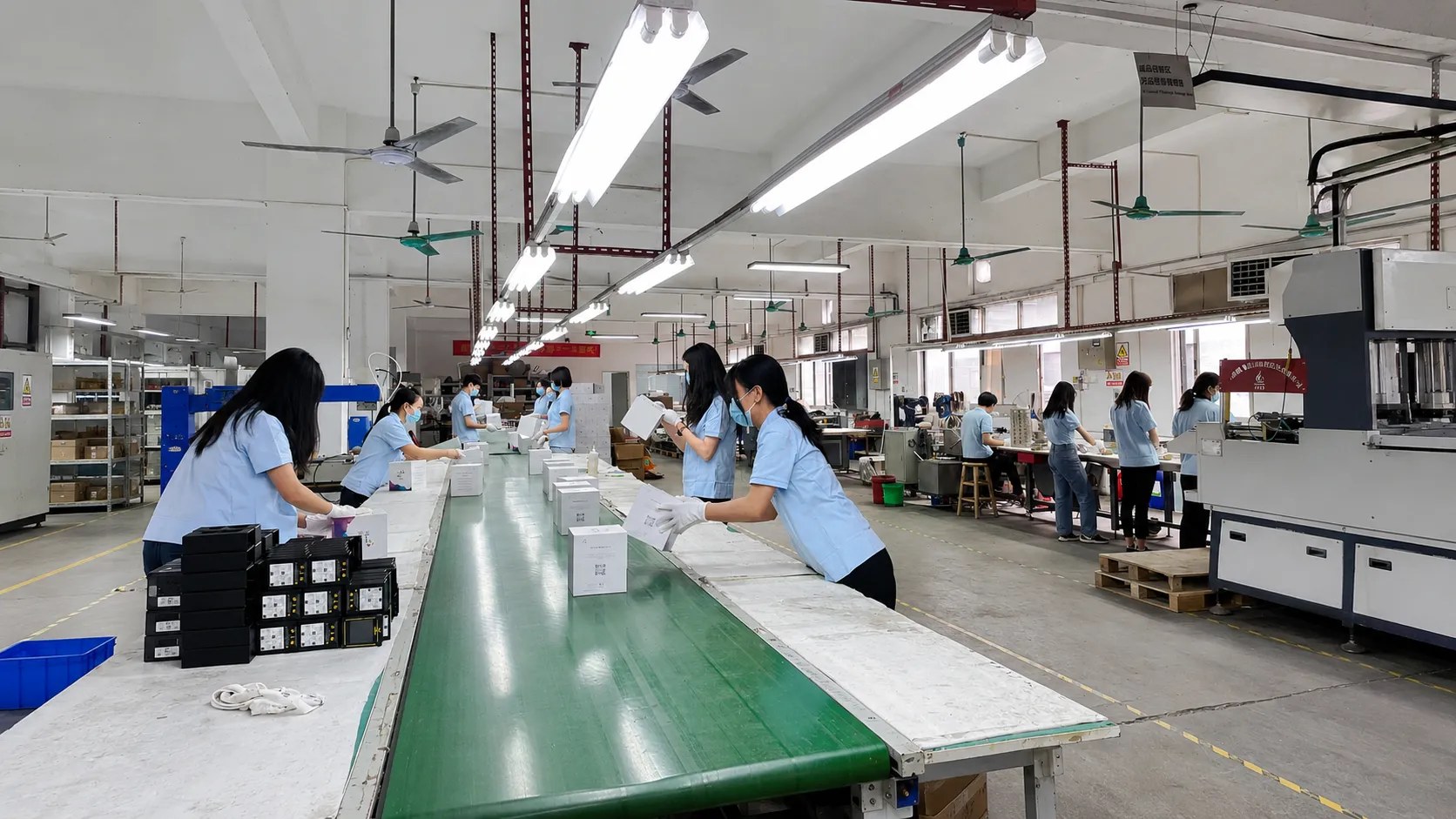 Crown Win Packaging factory production line, custom rigid box and folding carton manufacturing workshop in China