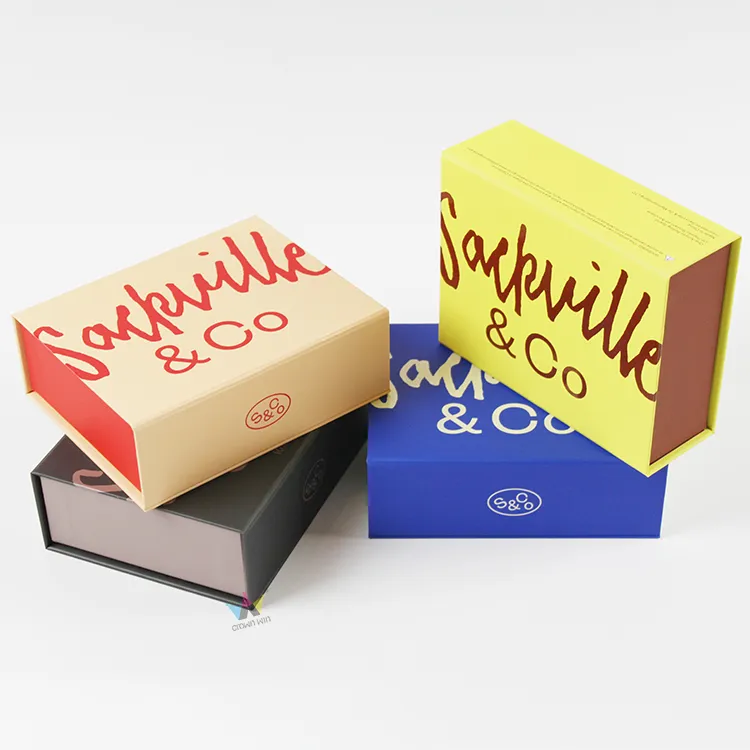 Two open magnetic boxes, red and grey versions equipped with tailor-made molded EVA foam inserts