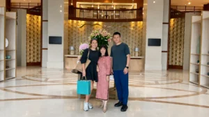 Face‑to‑face business meeting: European buyer meets Crown Win Packaging team for custom paper packaging project