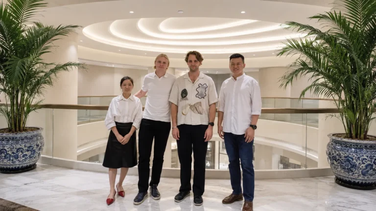 Crown Win Packaging team meets European D2C brand clients during on‑site business visit for custom paper packaging project